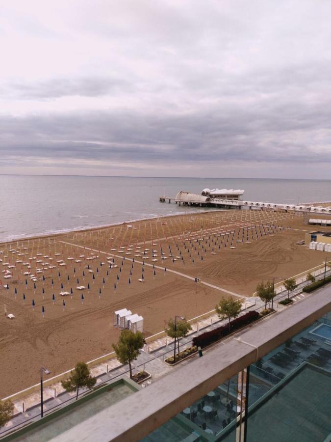 Hotel Columbus Lignano Sabbiadoro Exterior foto