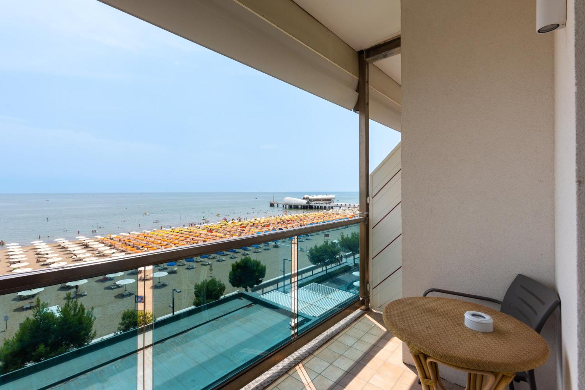 Hotel Columbus Lignano Sabbiadoro Exterior foto